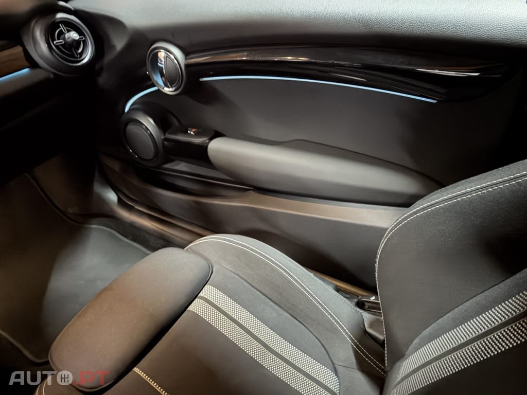 MINI Cooper Cooper SE Premium Essential