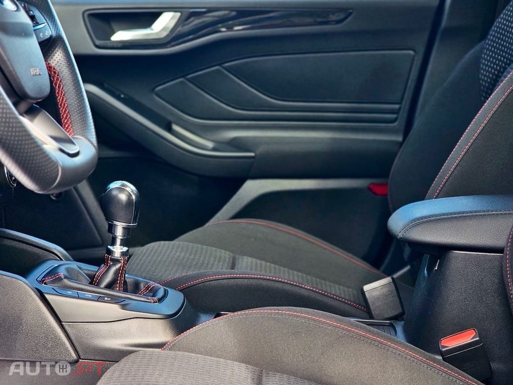 Ford Focus 1.5 EcoBoost S&S ST-LINE