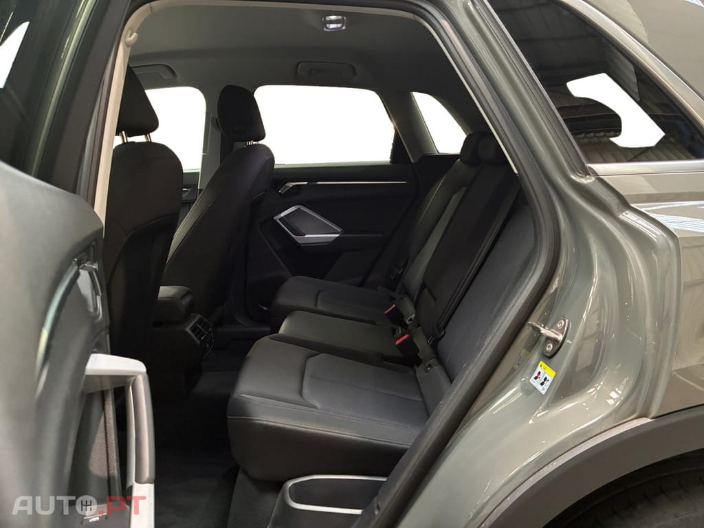 Audi Q3 35 TFSI S Tronic Business Line