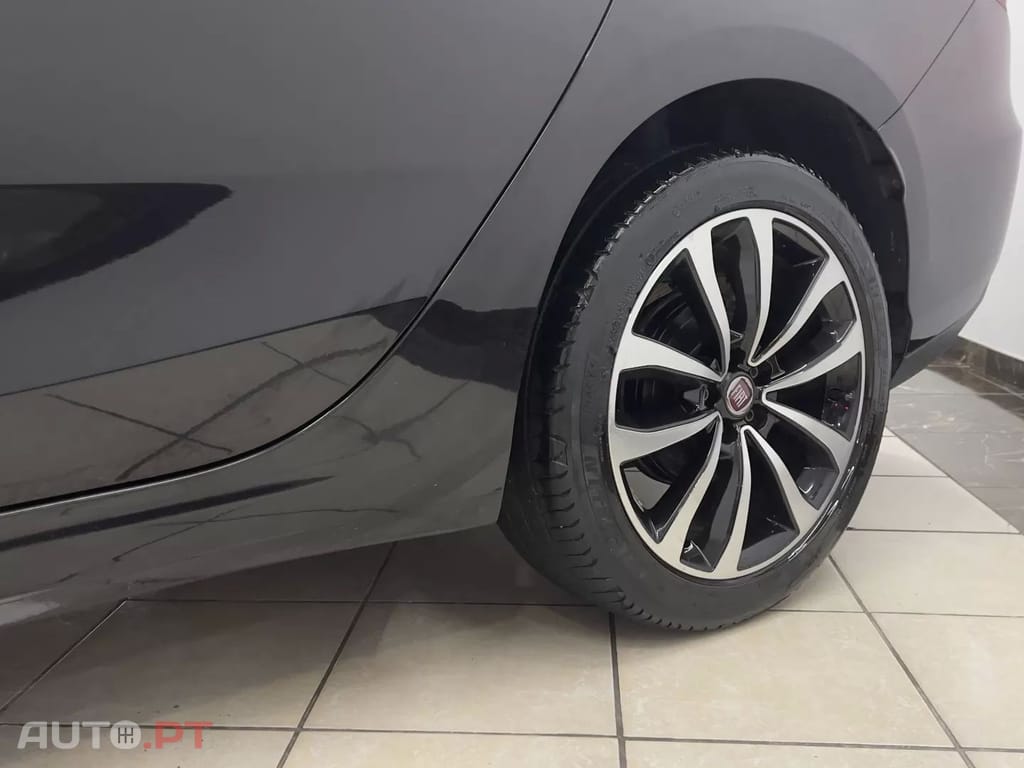 Fiat Tipo 1.3 M-Jet Easy JLL 17 (NACIONAL)