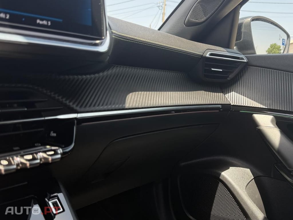 Peugeot 2008 1.2 PureTech GT EAT8