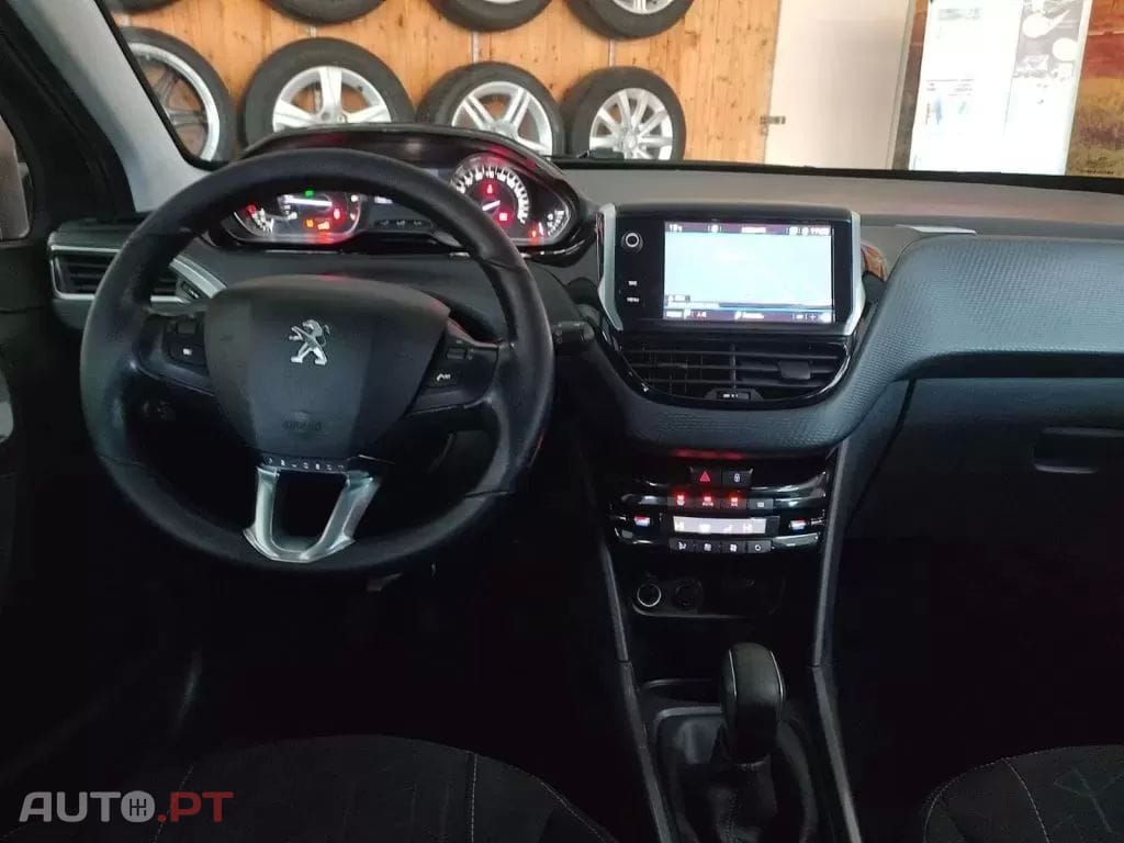 Peugeot 2008 1.2 PureTech Allure