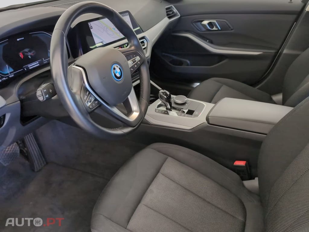 BMW 320 I.V.A DEDUTIVEL Sport
