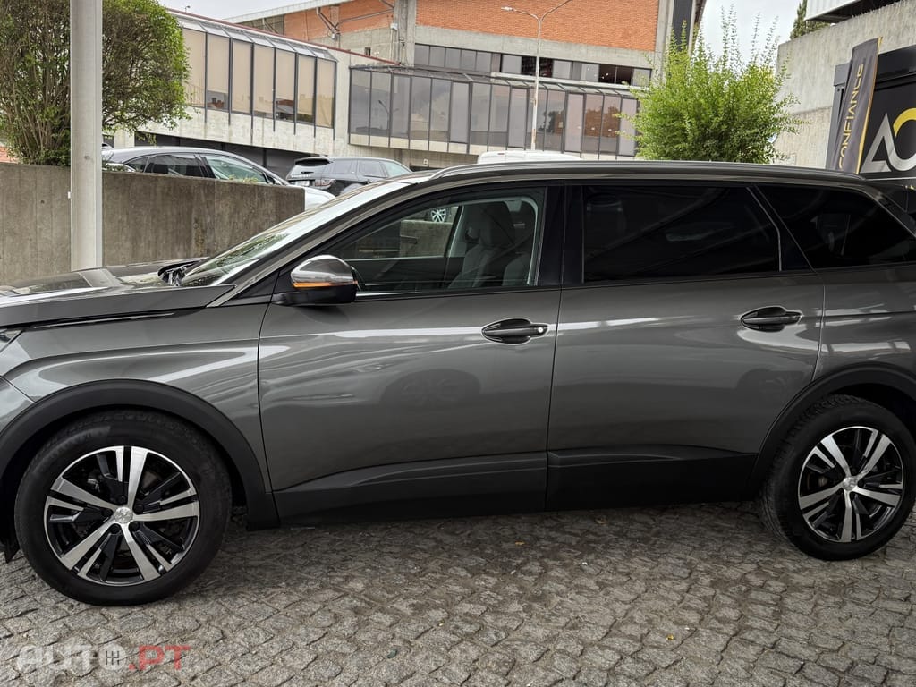 Peugeot 5008 1.2 PureTech Allure EAT8