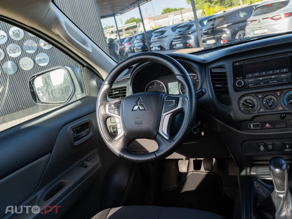 Mitsubishi L200 2.4 DI-D CD Invite 4WD
