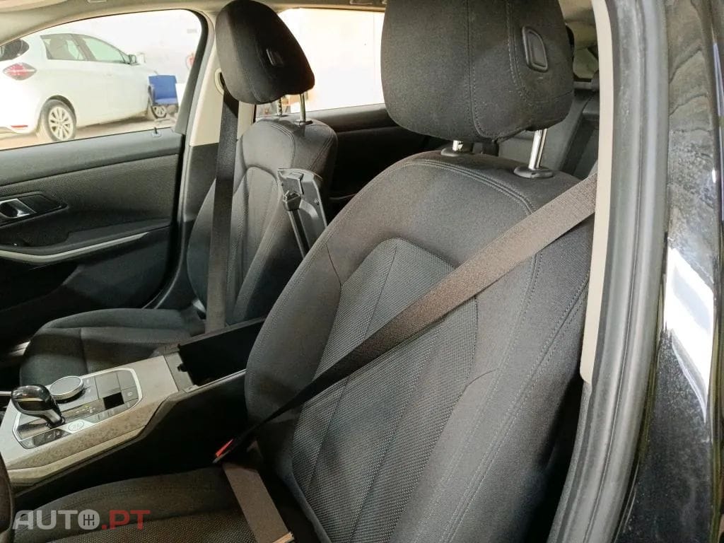 BMW 330 e Touring Auto