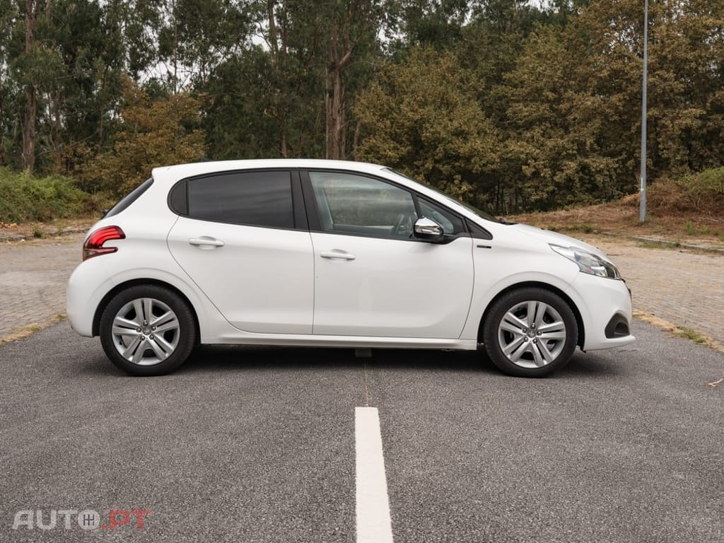 Peugeot 208 1.2 PureTech Signature