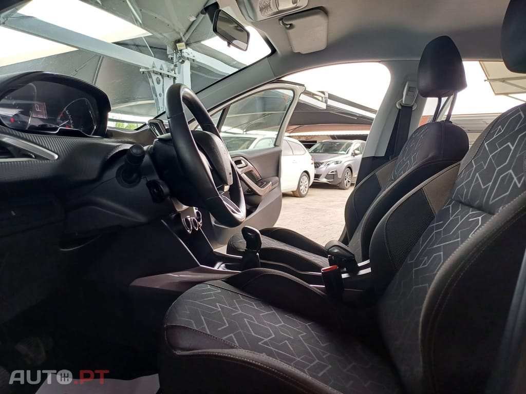 Peugeot 2008 1.2 PureTech Allure