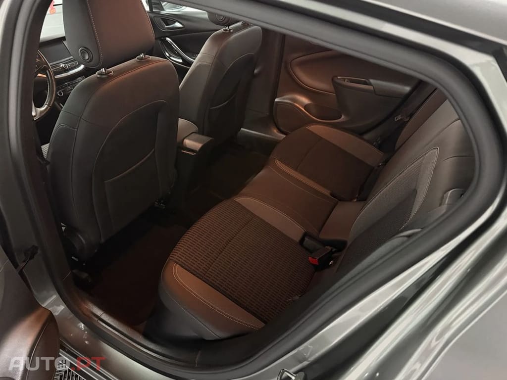 Opel Astra 1.5 D S&S Elegance