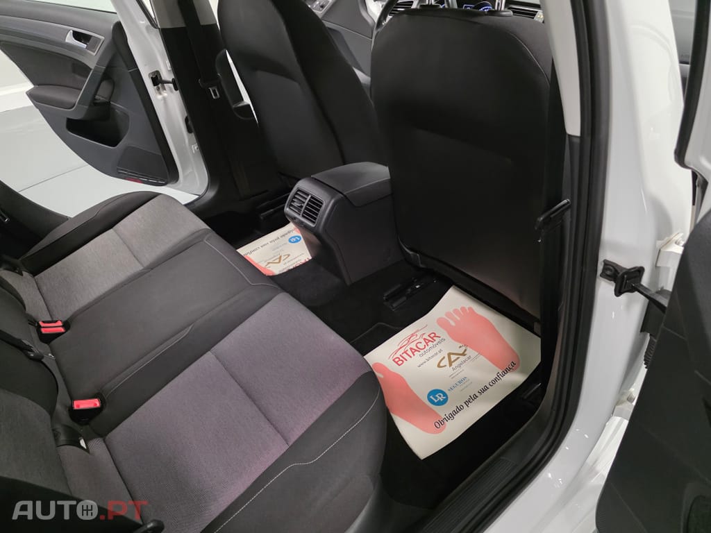 Volkswagen Golf 1.6 HDI CONFORTLINE