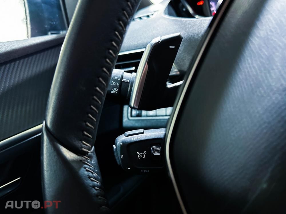 Peugeot 5008 Hybrid 136 E-DCS6