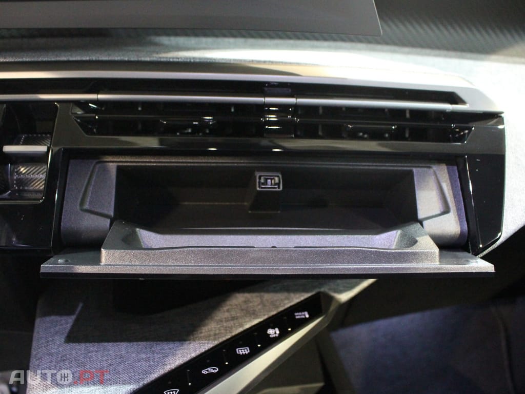 Peugeot 3008 1.2 Hybrid Allure e-DCS6