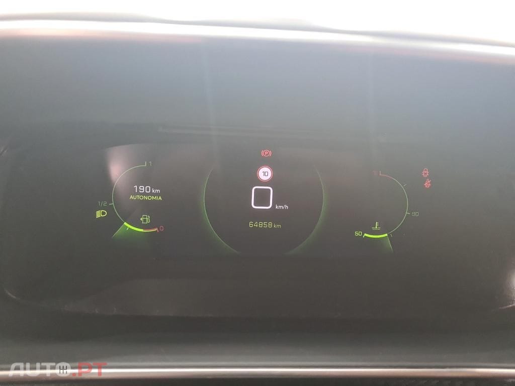 Peugeot 2008 1.5 BlueHDi Allure Pack