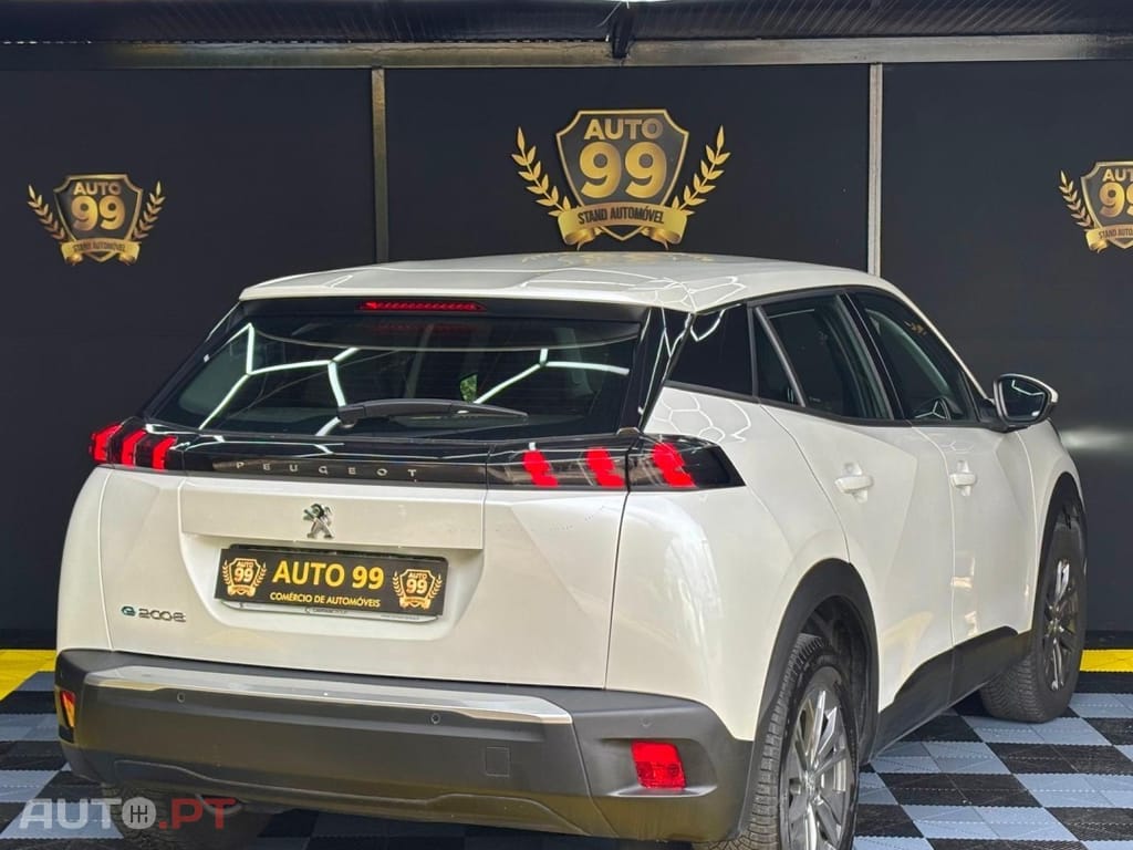 Peugeot E-2008 50 kWh Active Pack