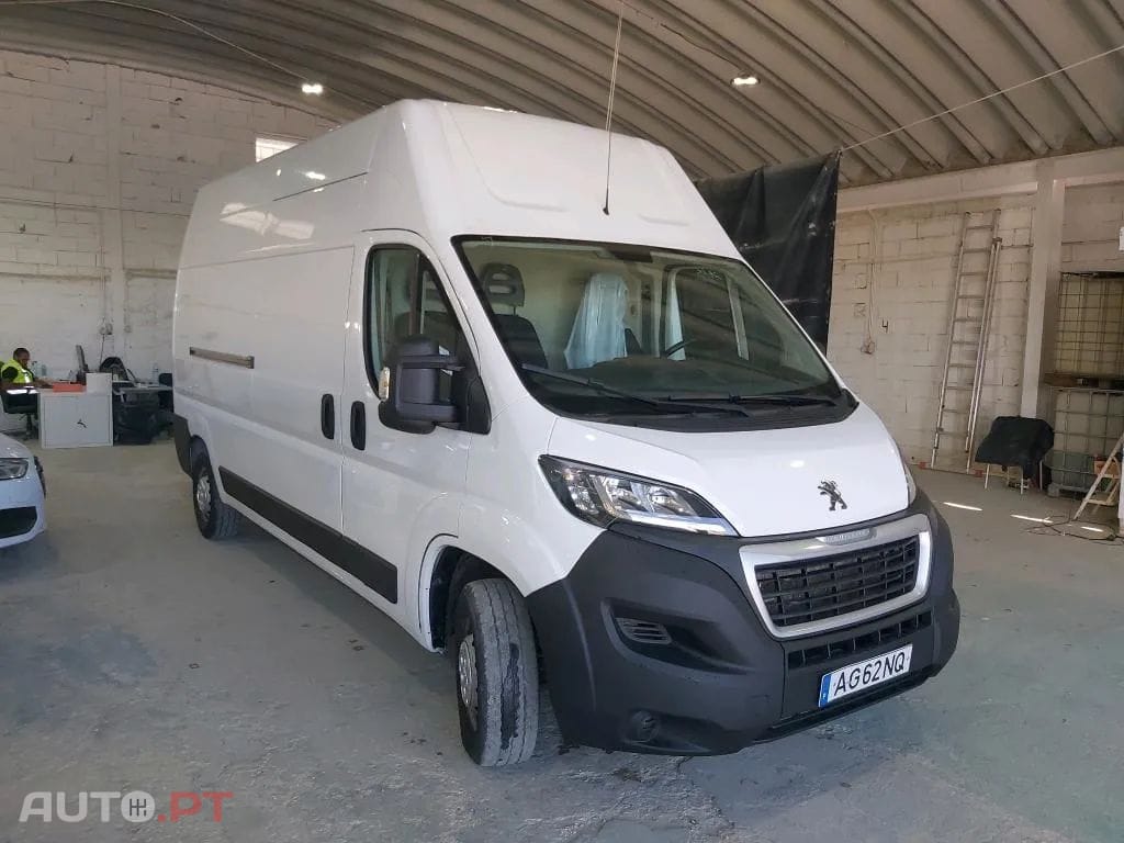 Peugeot Boxer 2.2 BlueHDi 335 L3H3 Pro
