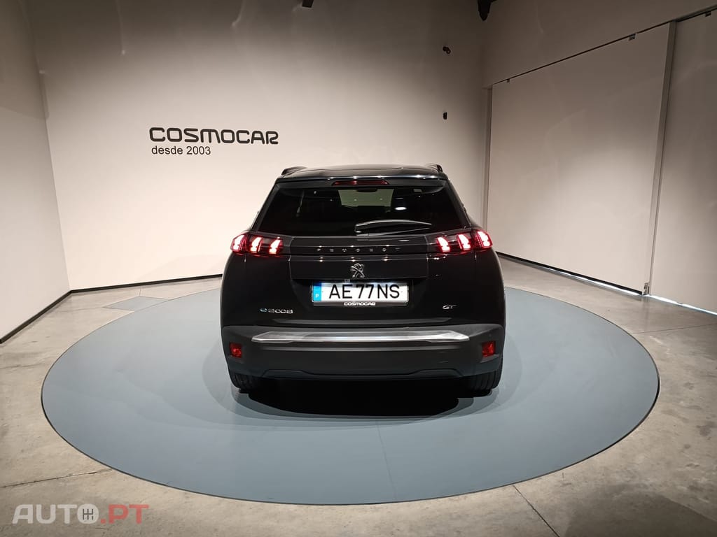 Peugeot e-2008 GT PACK — fotografia 8