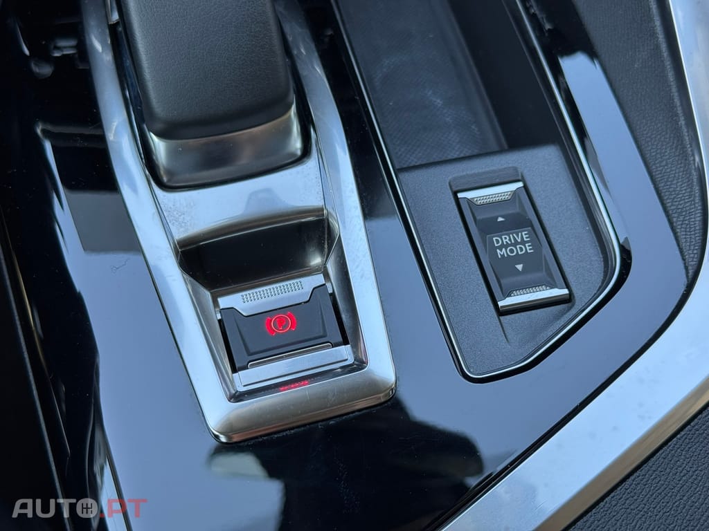 Peugeot 3008 1.6 Hybrid Allure e-EAT8