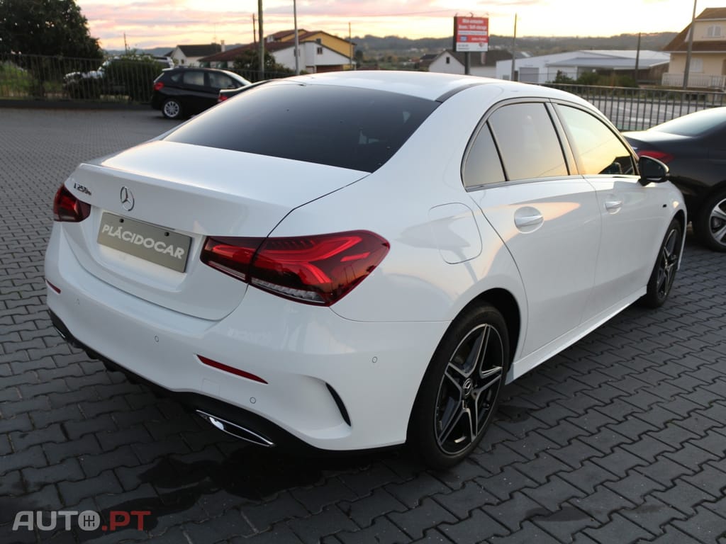 Mercedes-Benz A 250 e AMG Line