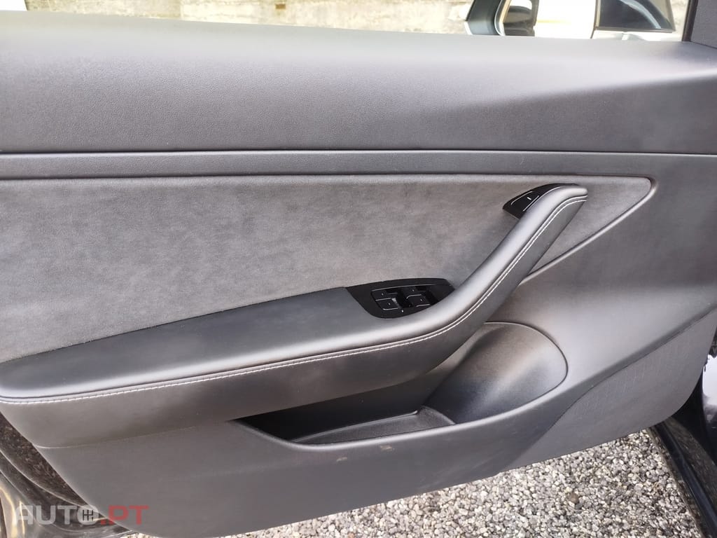 Tesla Model 3 Standard Range Plus RWD