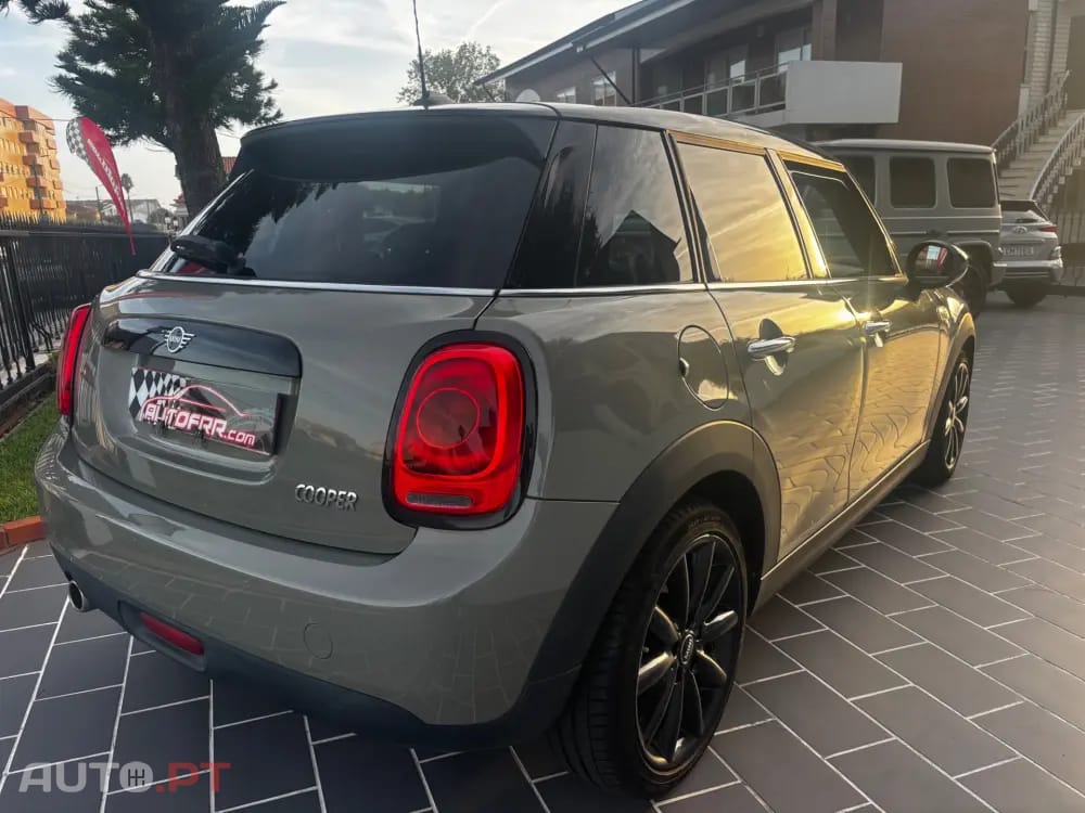 MINI Cooper Cooper Premium Yours Auto