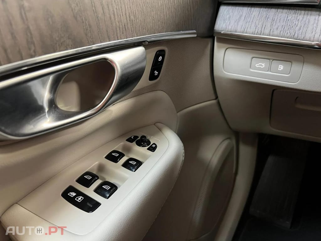 Volvo XC90 T8 455 PHEV AWD Core Auto