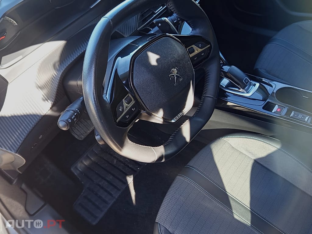 Peugeot 2008 Puretech Allure