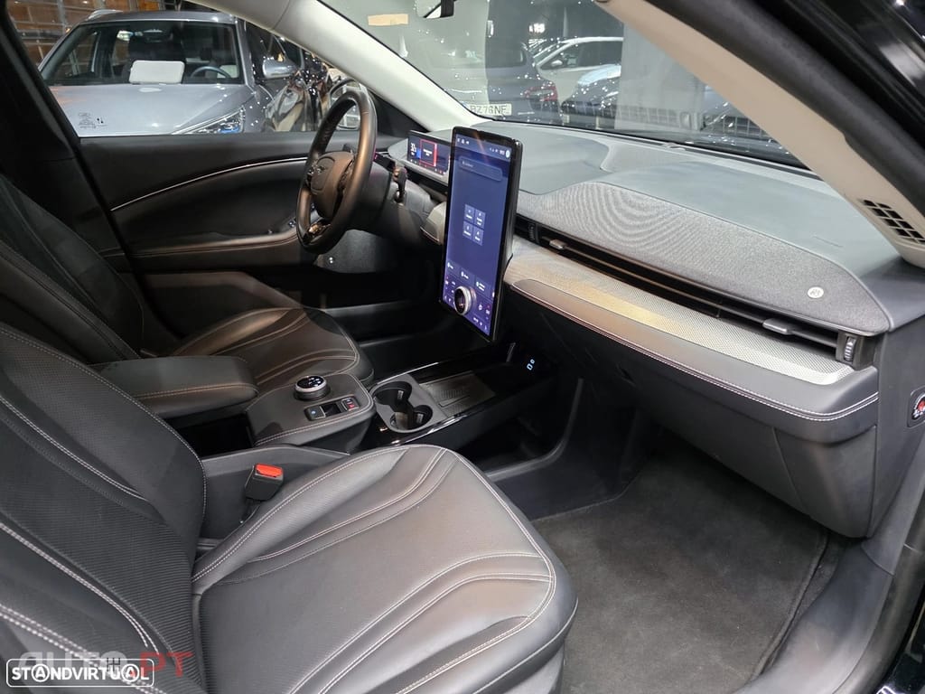 Ford Mustang Mach-E 75.7 kWh Base