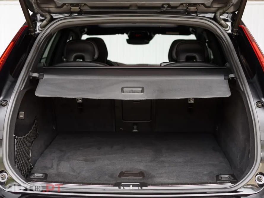 Volvo XC60 2.0 T8 PHEV R-Design AWD