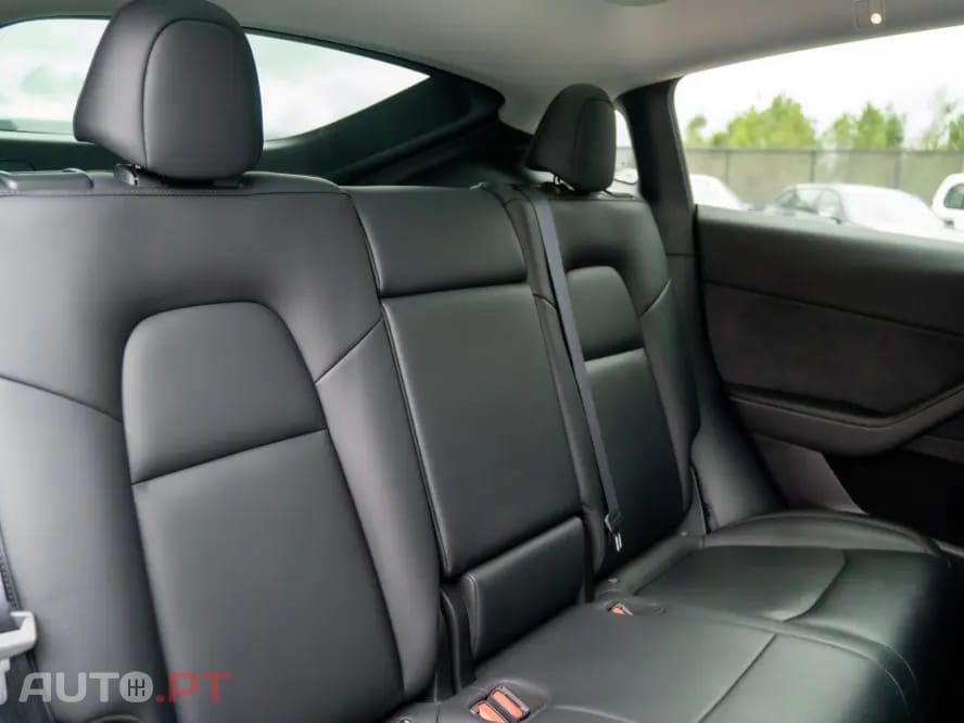 Tesla Model Y Long Range RWD