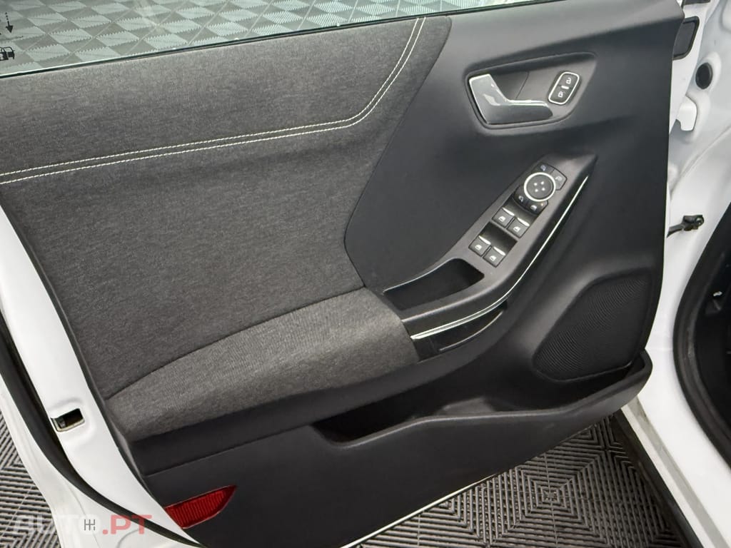 Ford Puma 1.0 EcoBoost MHEV Titanium Design