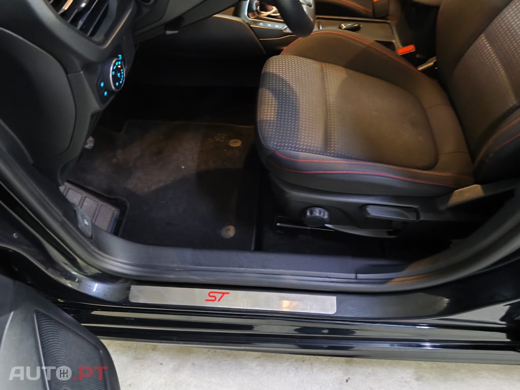 Ford Focus ST LINE