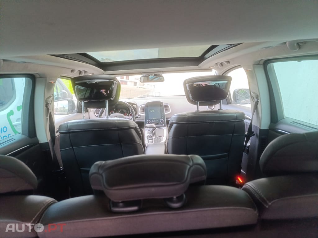 Renault Espace Initial Paris