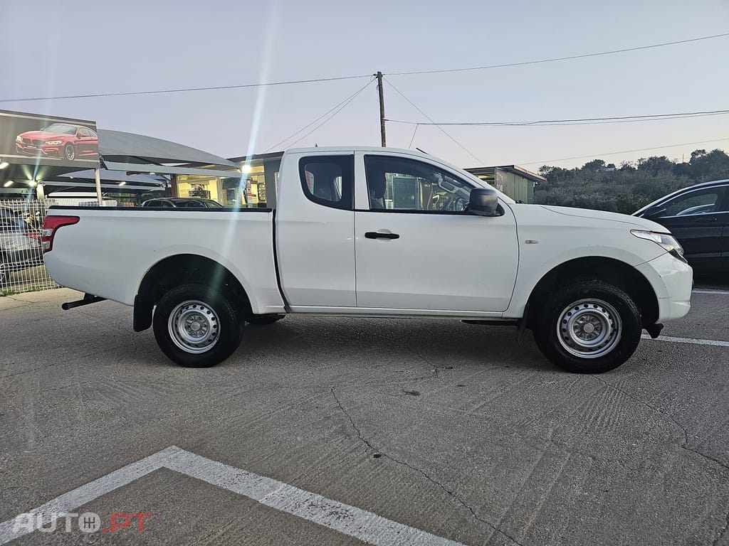 Mitsubishi L200 2.4 DI-D CD Invite 4WD