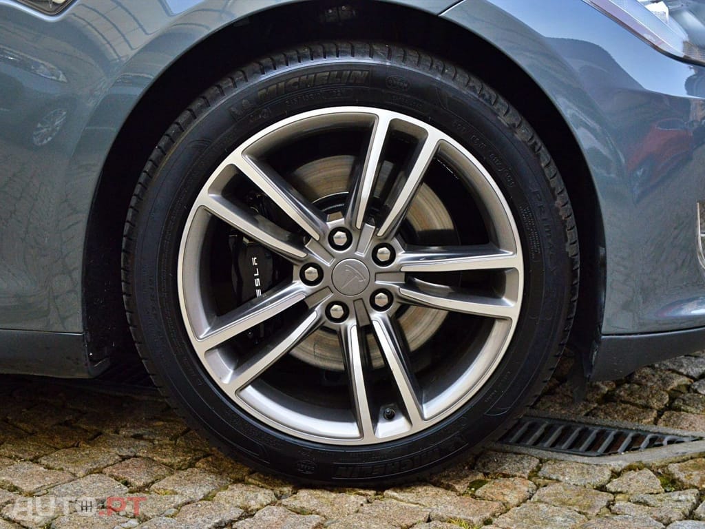 Tesla Model S 85 Perfomance