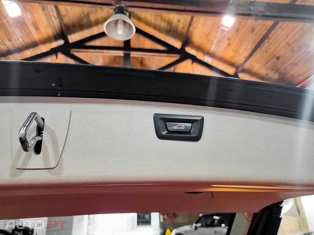 BMW 330 d xDrive Pack Desportivo M Auto