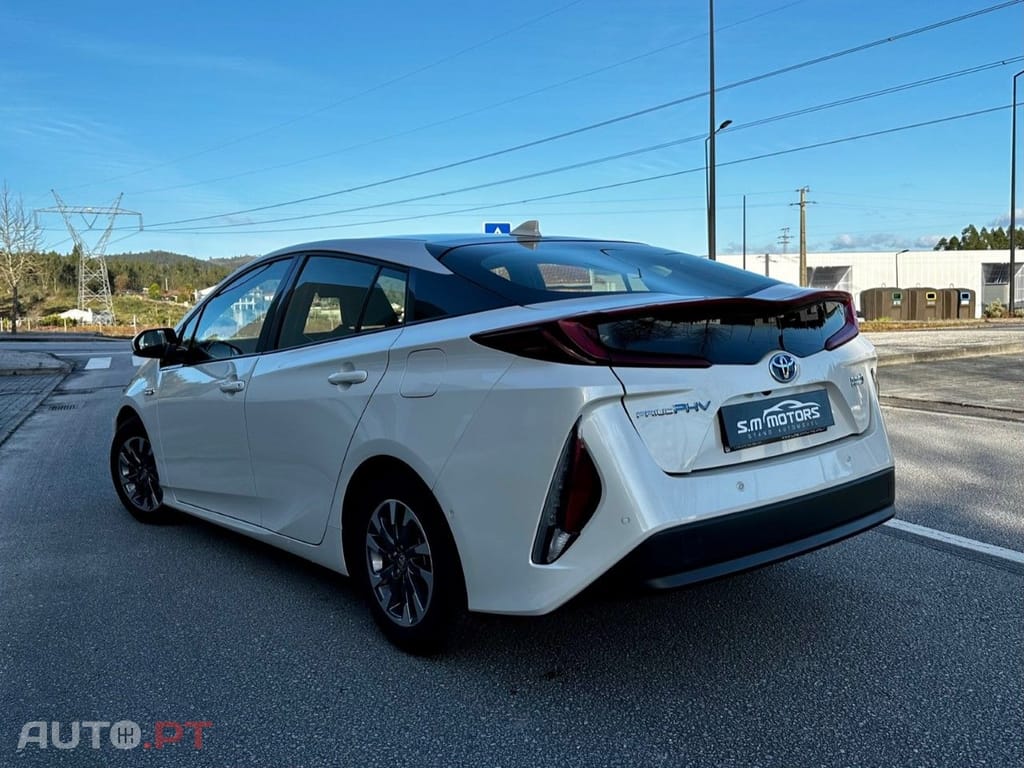 Toyota Prius 1.8 Plug-In Luxury+Pele