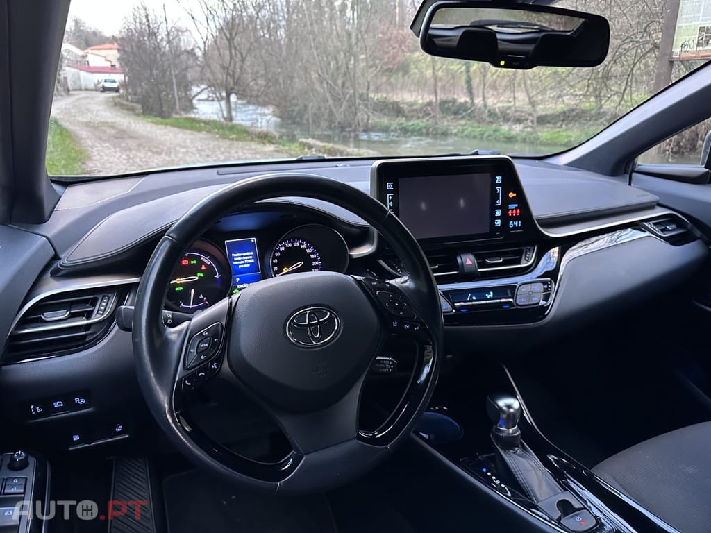 Toyota C-HR 1.8 Hybrid Lounge