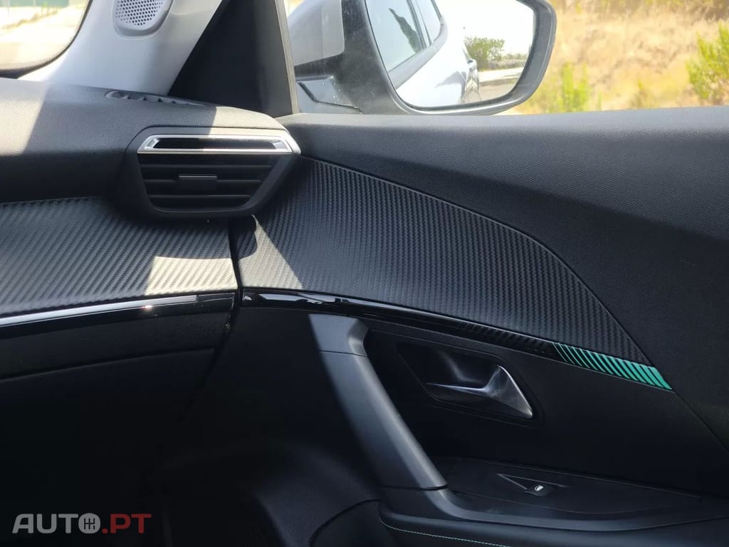 Peugeot 2008 PureTech 130 EAT8 Allure