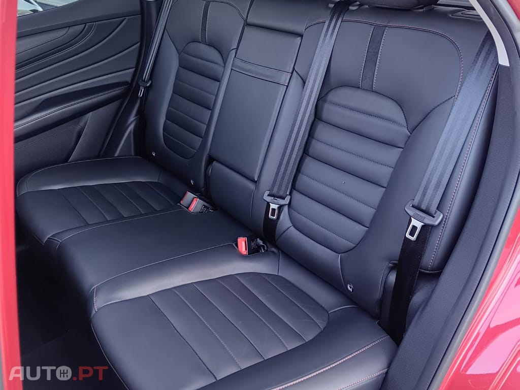 MG EHS LUXURY PHEV
