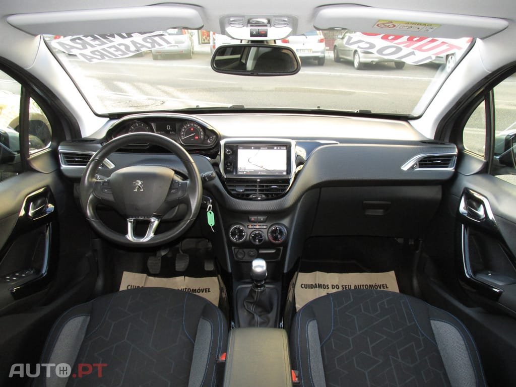 Peugeot 2008 1.2 PureTech Signature