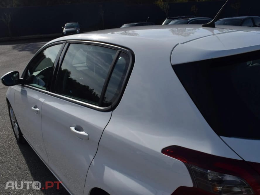 Peugeot 308 1.5 BlueHDi Business Line