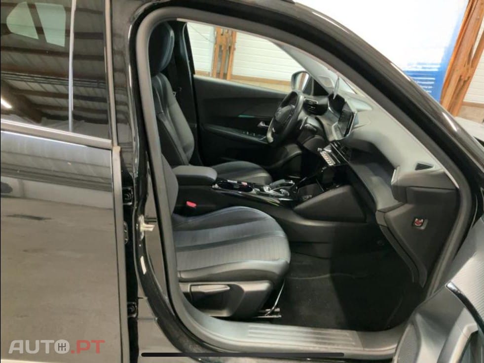 Peugeot 2008 1.5 BlueHDi Allure EAT8