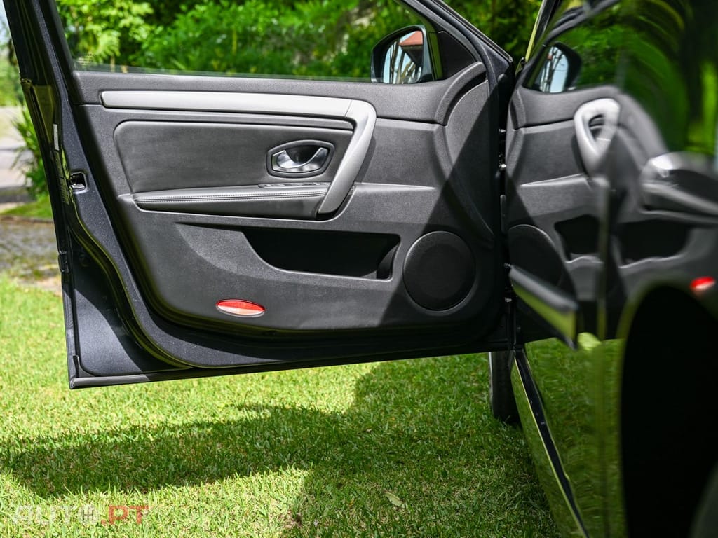 Renault Laguna Break 2.0 dCi Dynamique S 120g