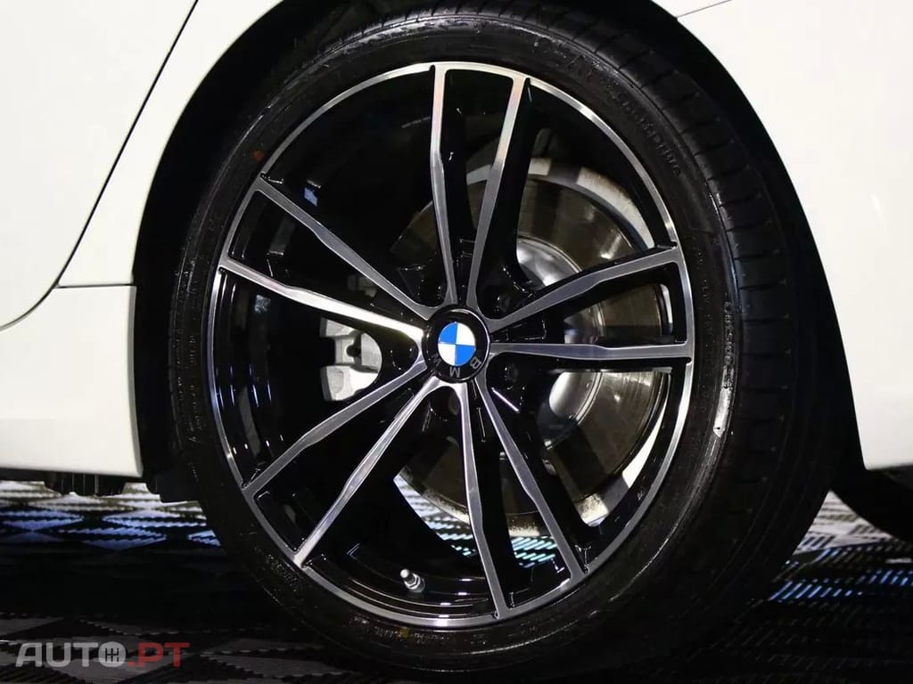 BMW 330 e Line Sport Auto