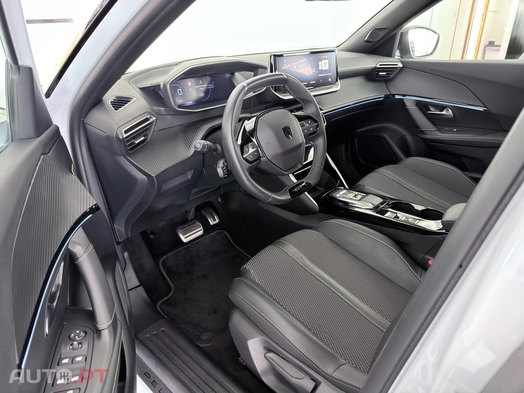 Peugeot E-2008 54 kWh GT