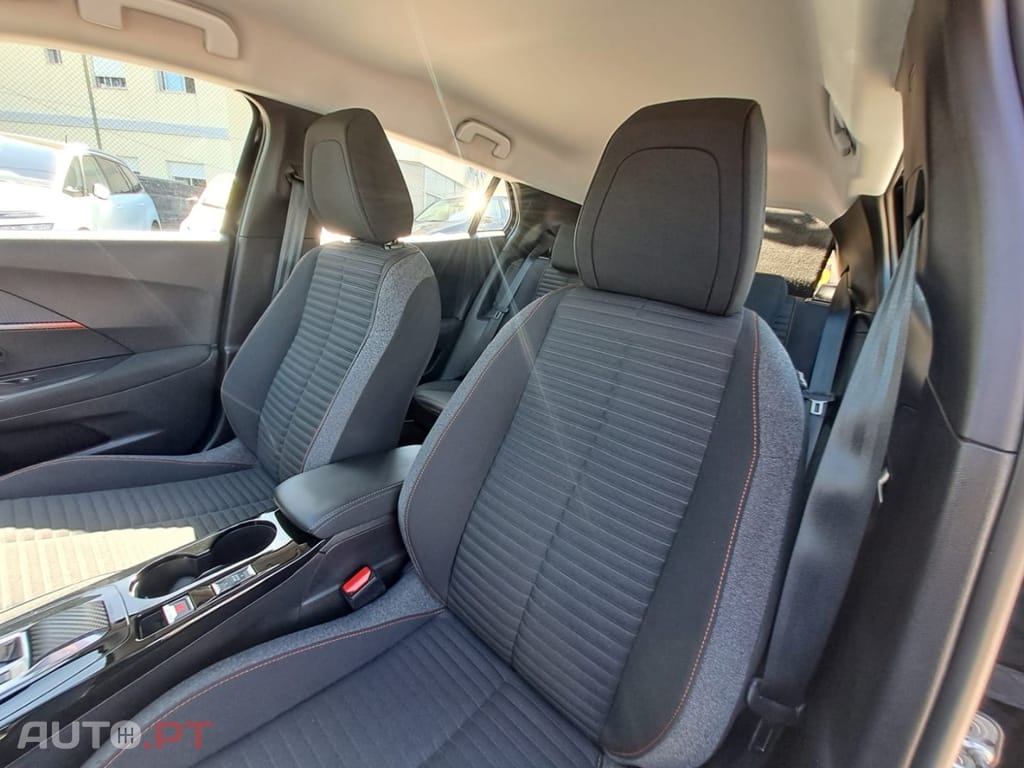 Peugeot E-2008 50 kWh Active