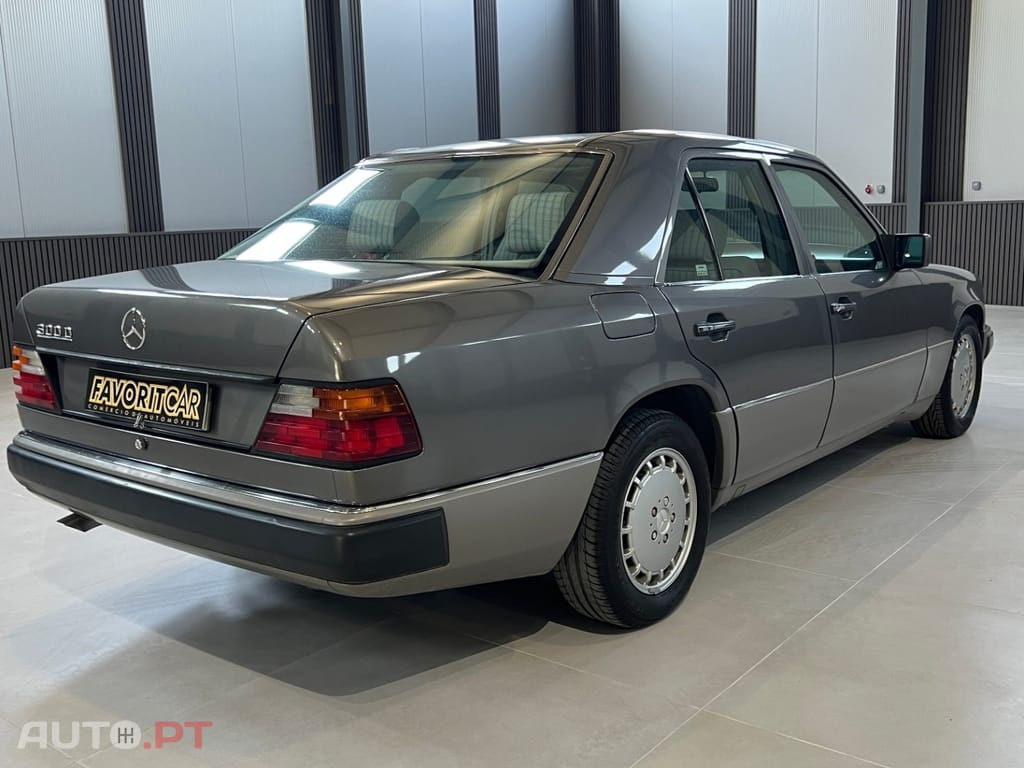 Mercedes-Benz W124 300 D
