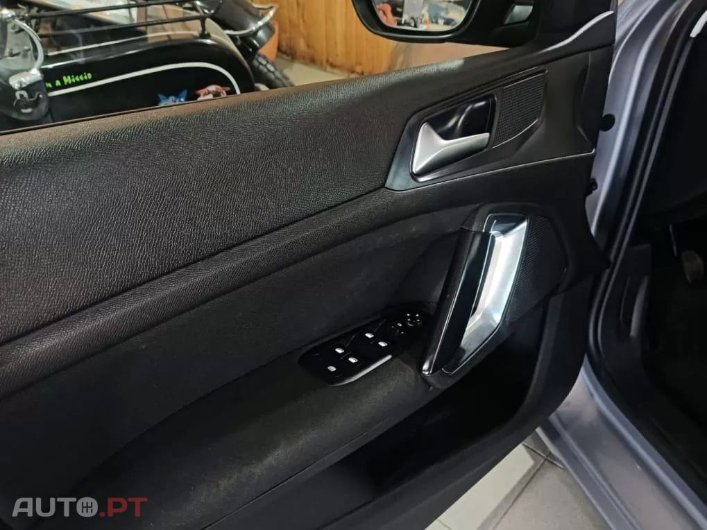 Peugeot 308 1.2 PureTech Active J17