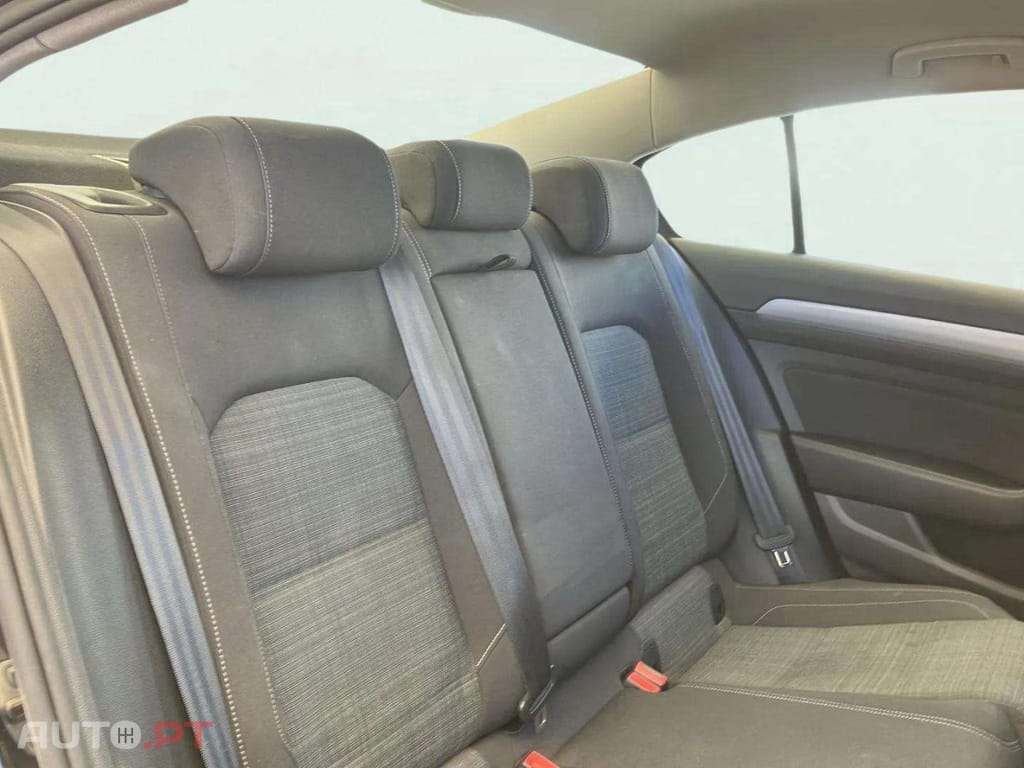 Volkswagen Passat 1.6 TDI Business DSG