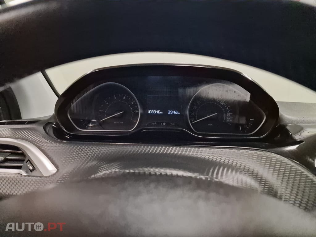 Peugeot 2008 1.2 PURETECH STYLE